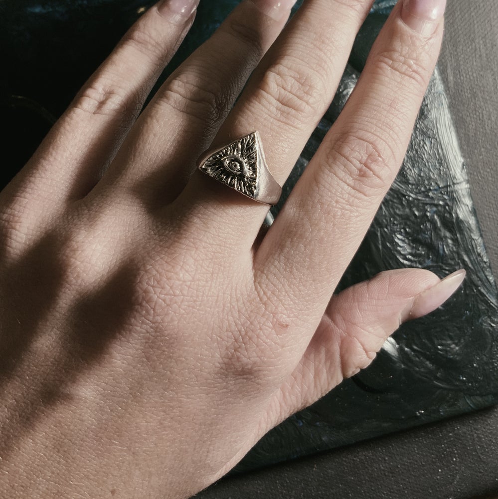 Illuminati Ring